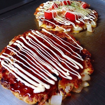 「満面 大谷店」 料理 49483800 あわじ島焼き２種（淡路島産のタマネギ、牛ミンチやピザ風）