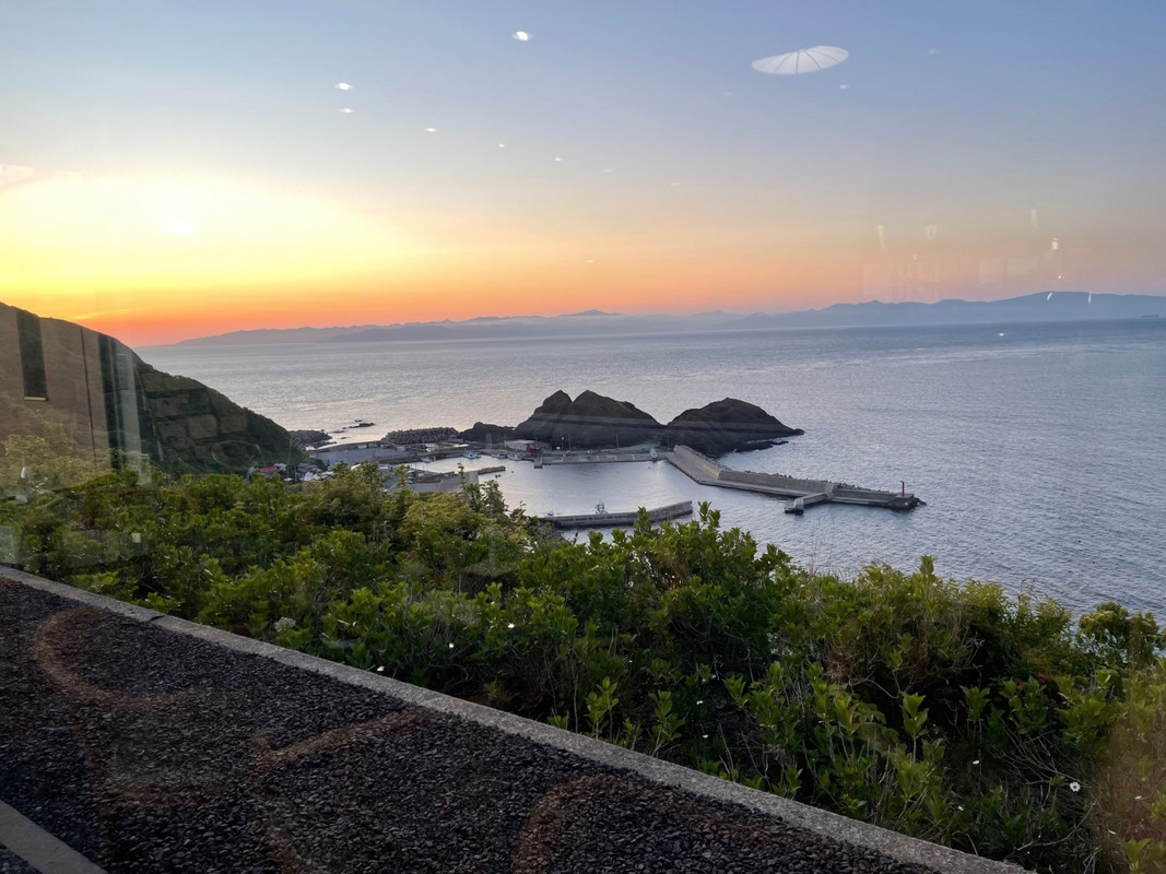 ロビ－から夕陽を眺めた