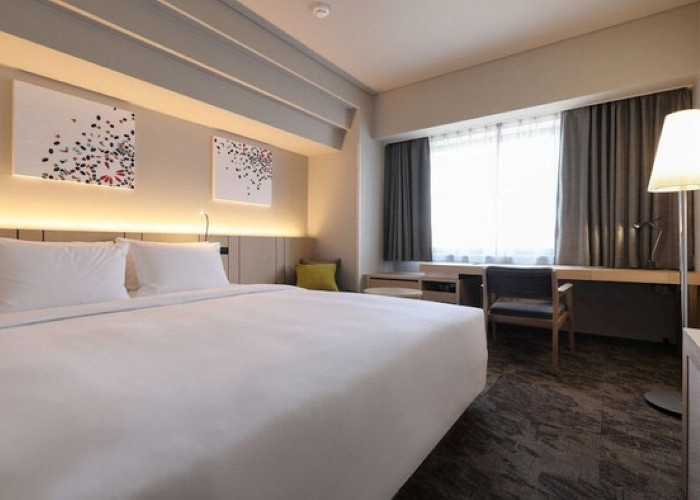 仙台七夕をイメージしたアートパネルが印象的なスタンダードフロアの客室。シックなインテリアに心も休まります