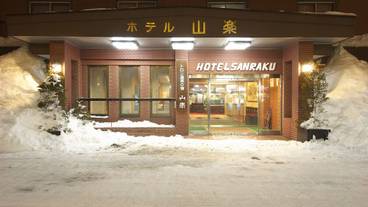 施設の入り口 / 18