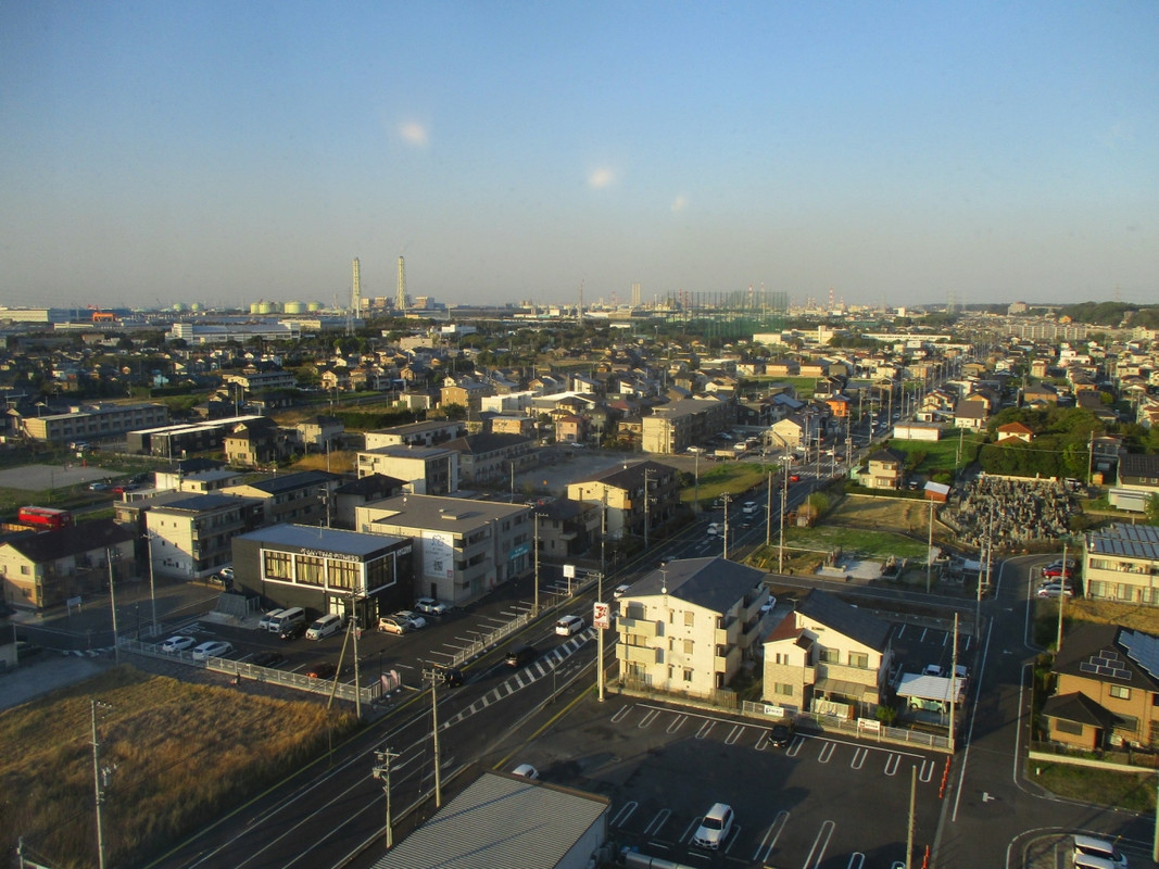 窓から見える景色は千葉市方面