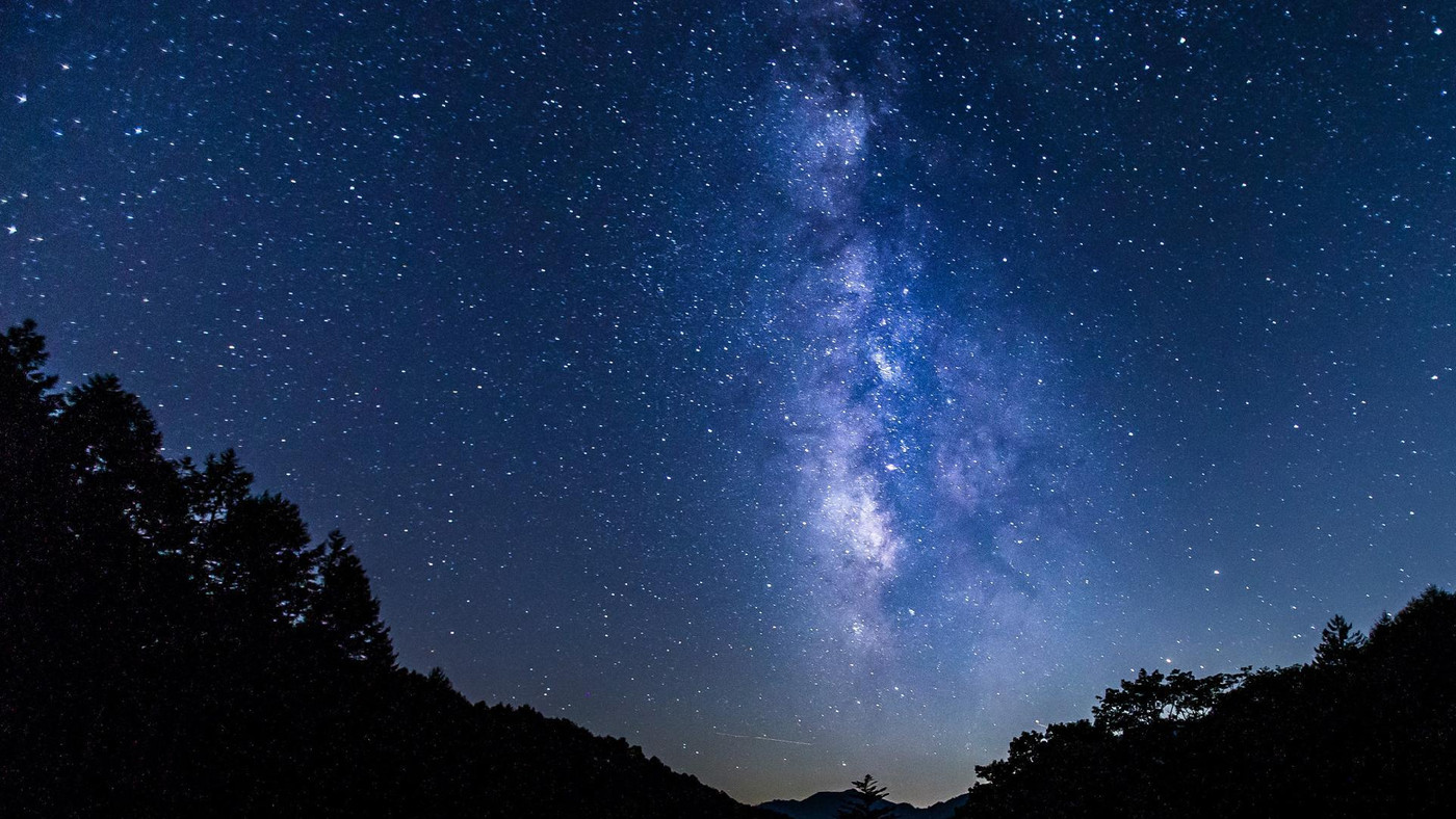 ふたりきりで星空を眺めて幸せなひとときを4259242