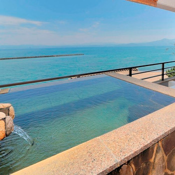 BGMは波の音♪絶景風呂で至福の時を共有3446970