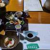 前菜と八寸と一人鍋がスタートから並んでます