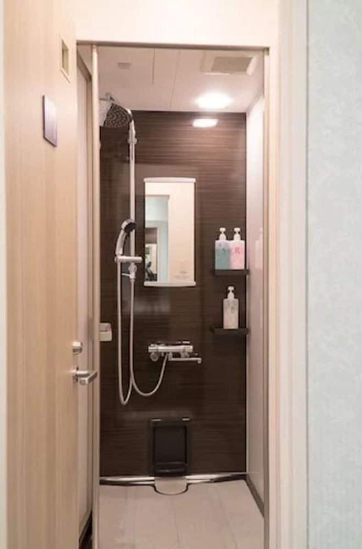 バスルームのシャワー