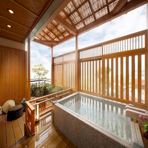 趣異なる贅沢な客室で
自宅のようにくつろぐ / 2