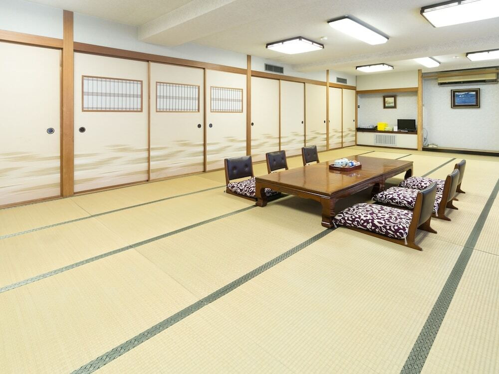 客室内のダイニングエリア