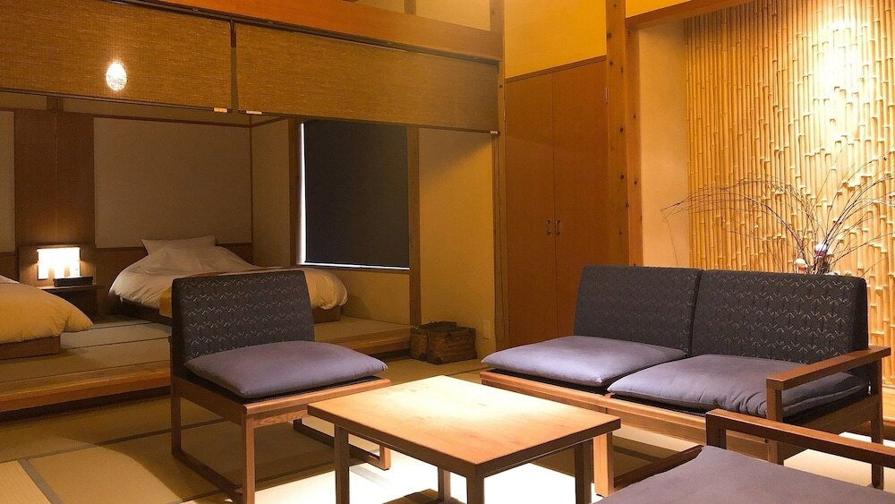 源泉かけ流しの露天風呂付き「離れ」で贅沢しよう3392630