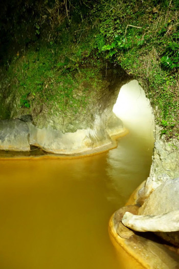 テーマは「洞窟風呂」！珍しい温泉にワクワク♪3472551