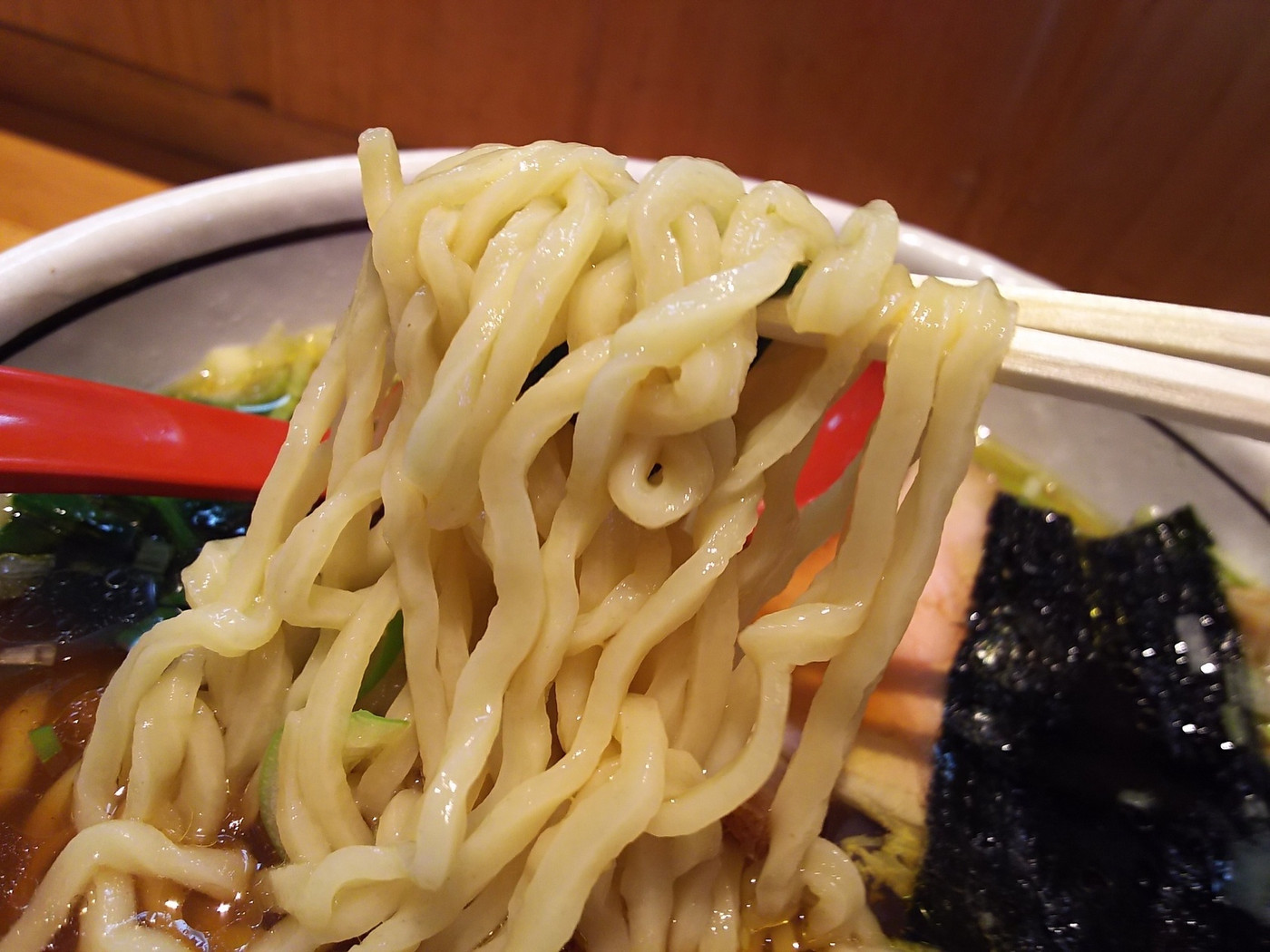 「とんぼ食堂」料理 675807 2016/3 醤油らあめん・もっちり手もみ中太麺～