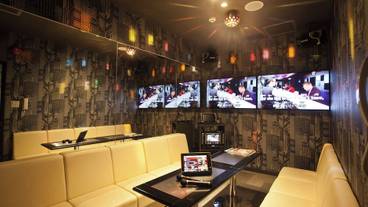 カラオケ ルーム / 8