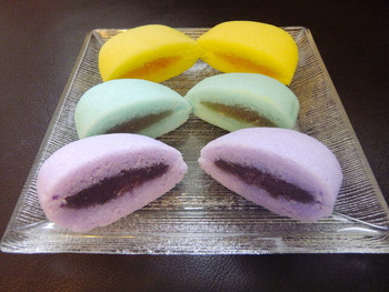 「菓游 茜庵 本店」料理 1137140 季節変わりの夏の品が真ん中の薄墨餡