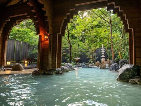 湯けむりとにごり湯の宿 霧島国際ホテル / 1