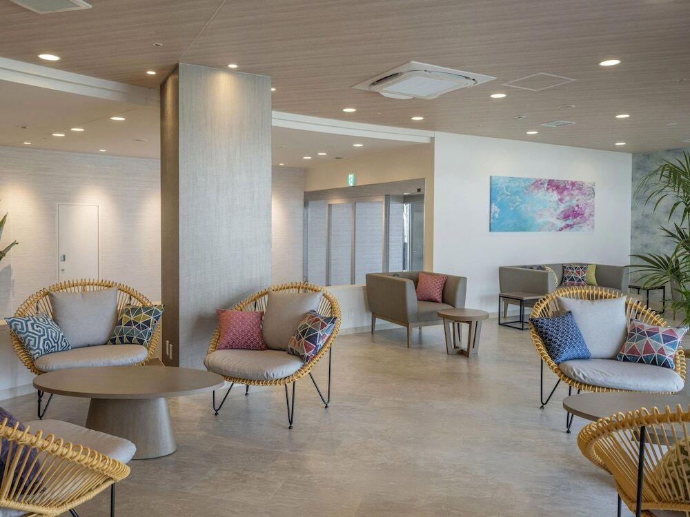 海をイメージしたインテリアがおしゃれなロビー4759312