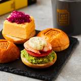 お楽しみの朝食は
2種のミニバーガー / 2