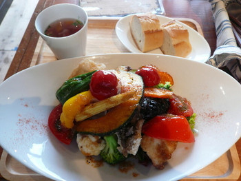 「クレバーカフェ」 料理 20366044 スペシャルランチ　白身魚のフライと三浦野菜のサラダ