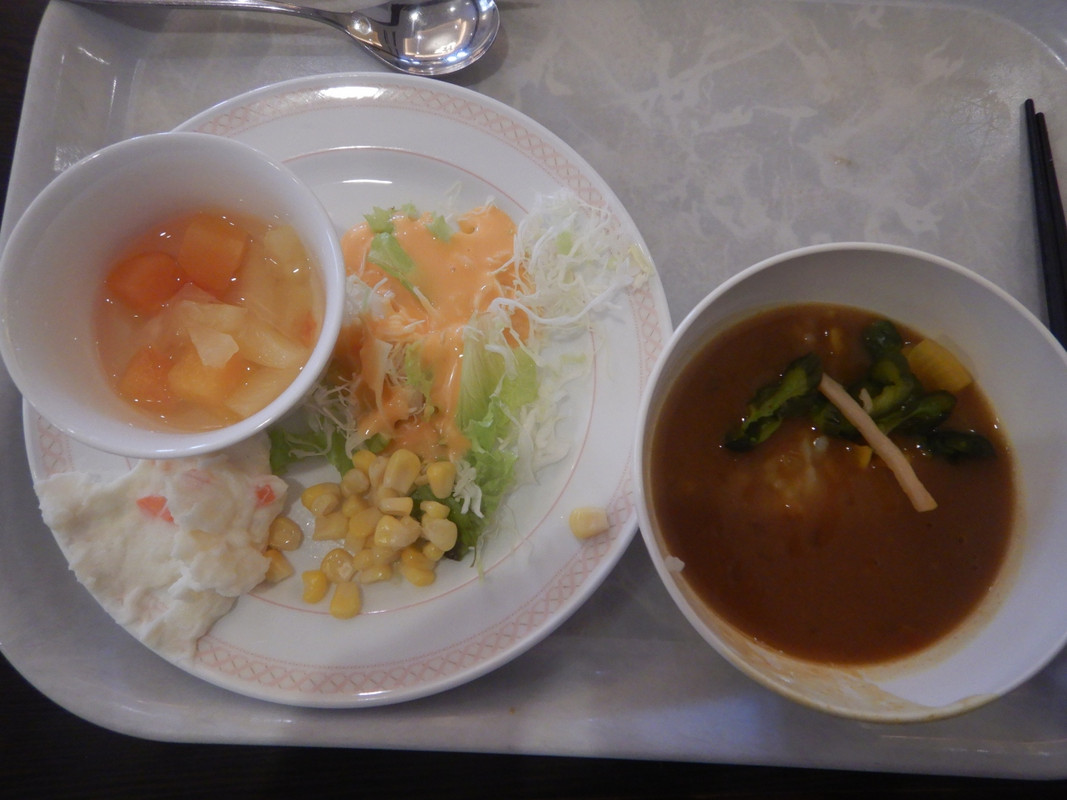 朝食、カレーもある