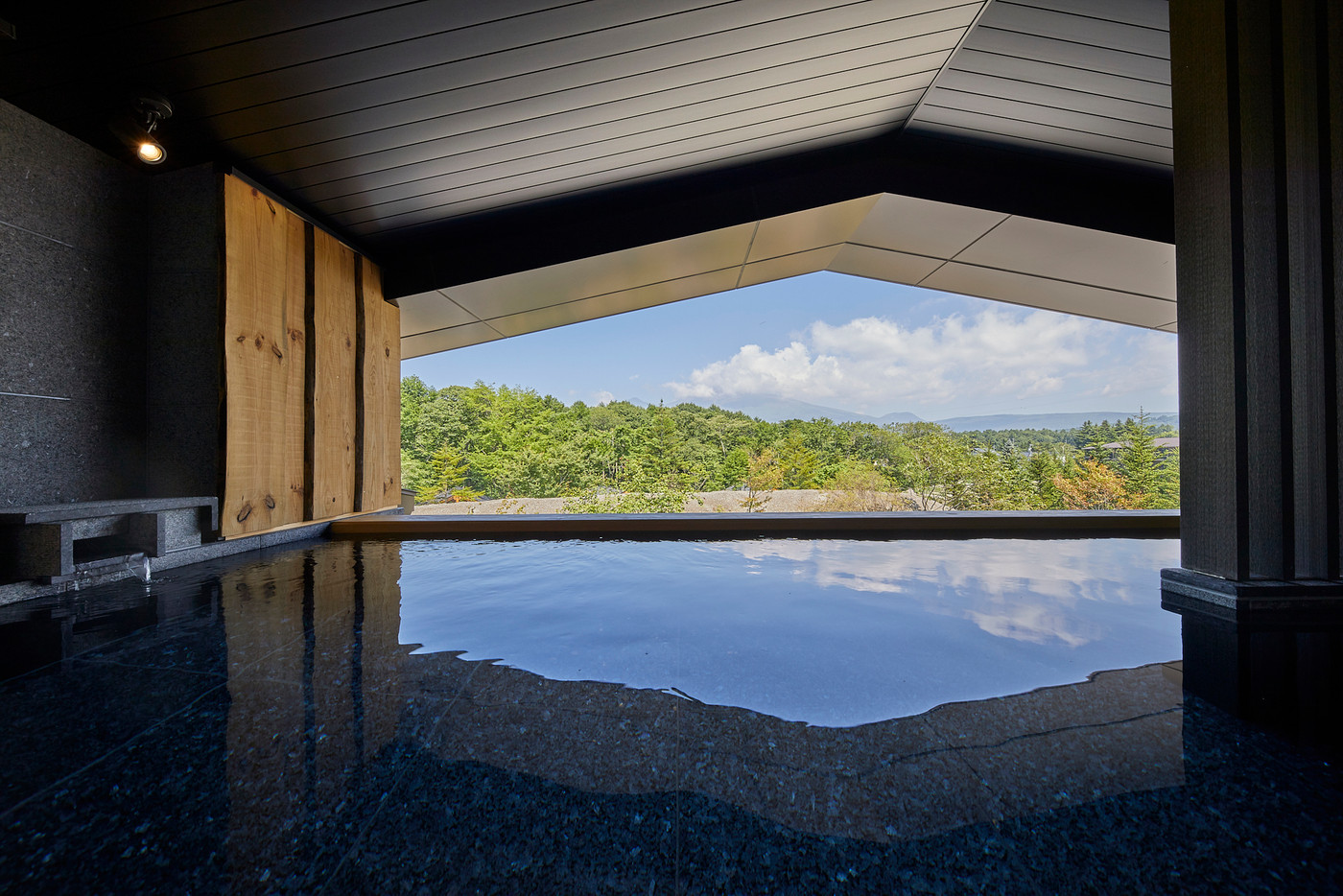 絶景温泉と無農薬オイルのスパにうっとり♡4022003