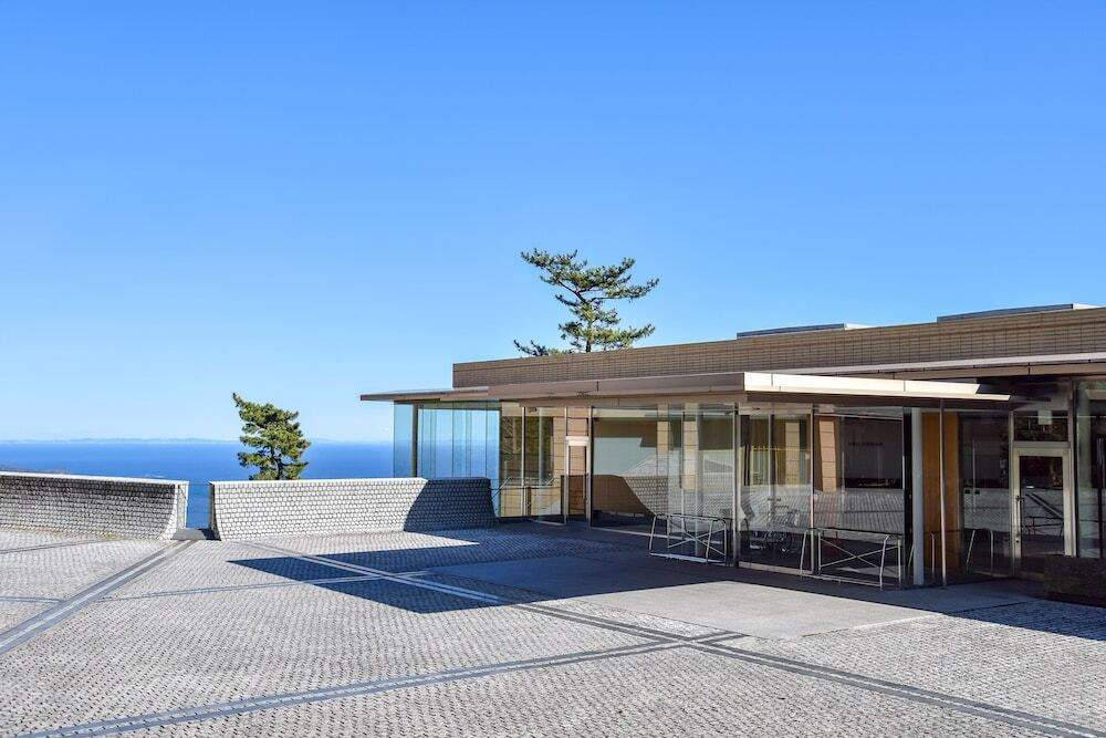 歴史ある名門コースでゴルフを楽しむ!全てのお部屋がスイート仕様で半露天風呂付き3556109