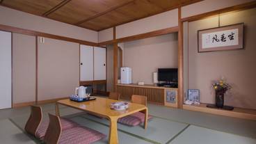 客室 / 9