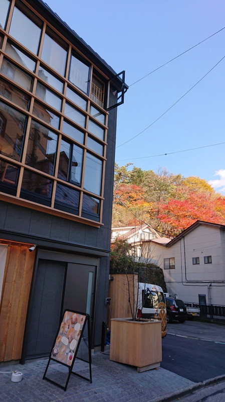 キレイで湯畑から近いです