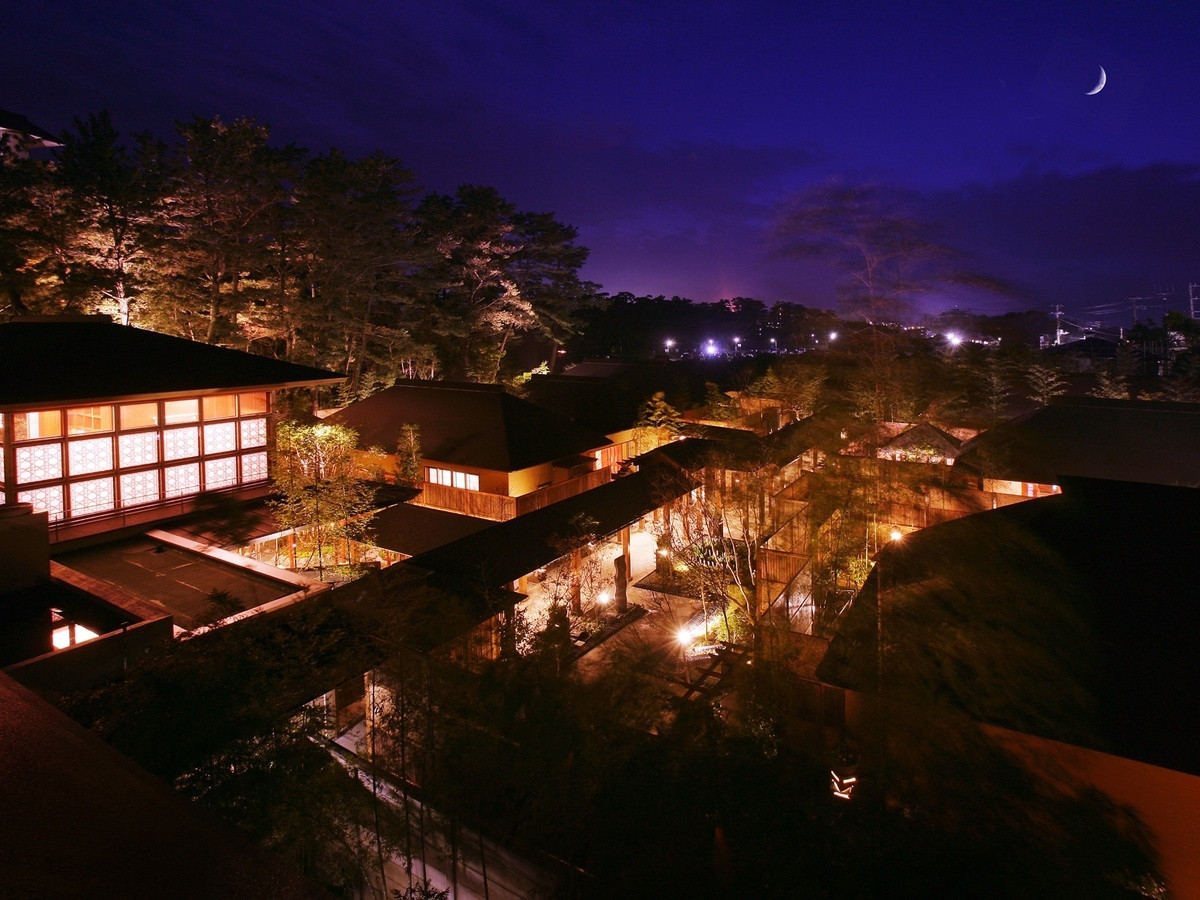 広いヴィラに専用プール、かけ流しの温泉でくつろぐ宿3643429