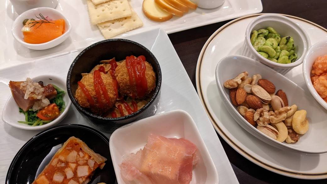 クラブラウンジで
優雅な大人の時間 / 2