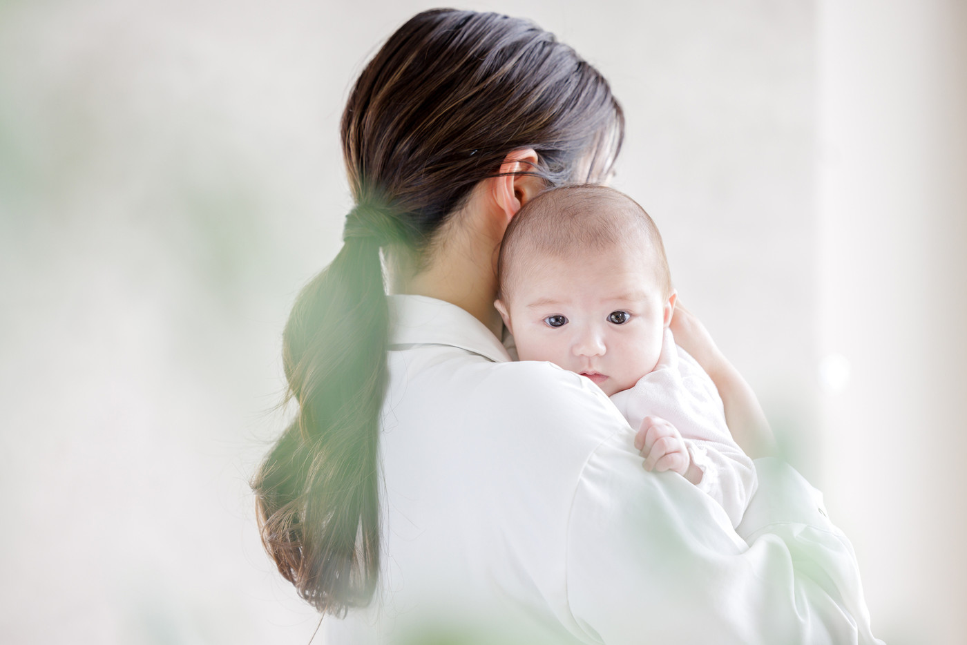赤ちゃんとママ　抱っこ