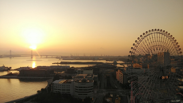 ベイブリッジから上る朝日は絶景ですね！