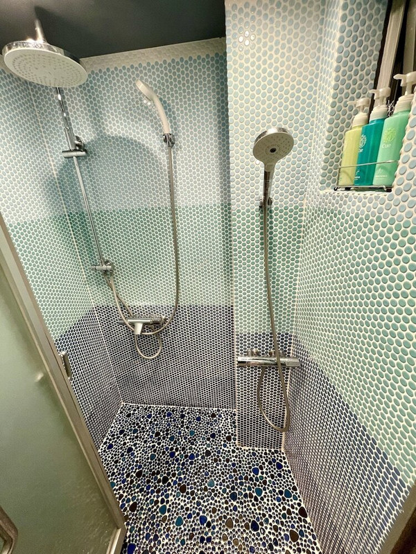 バスルームのシャワー