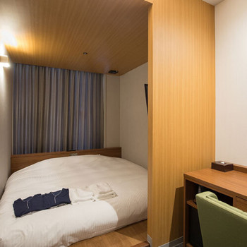 一人でも泊まれる鍵付きの個室「ダブルルーム」3726610