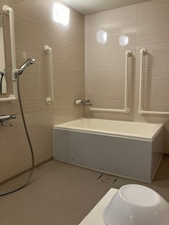 お風呂は広い。入浴剤も無料でもらえる。