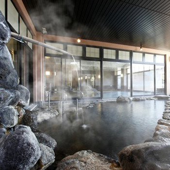 広い大浴場でリラックス。多彩な湯船がそろう温泉宿3646120