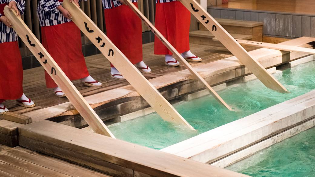 「熱乃湯」で伝統の
湯もみショーを観賞 / 3