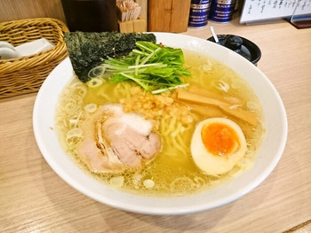 「めん処羽鳥」 料理 77370097 えび塩ラーメン