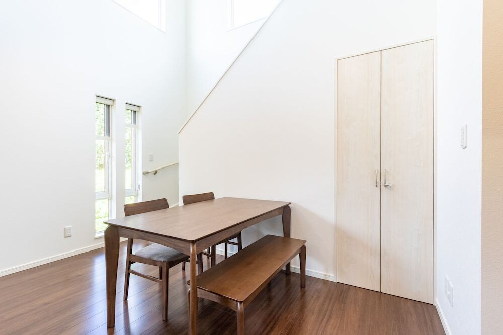 客室内のダイニングエリア