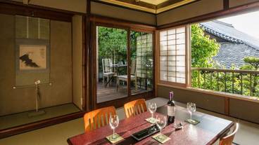 客室内のダイニングエリア / 8