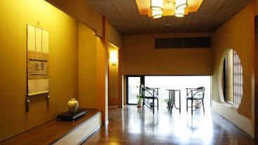 内部エントランス / 2