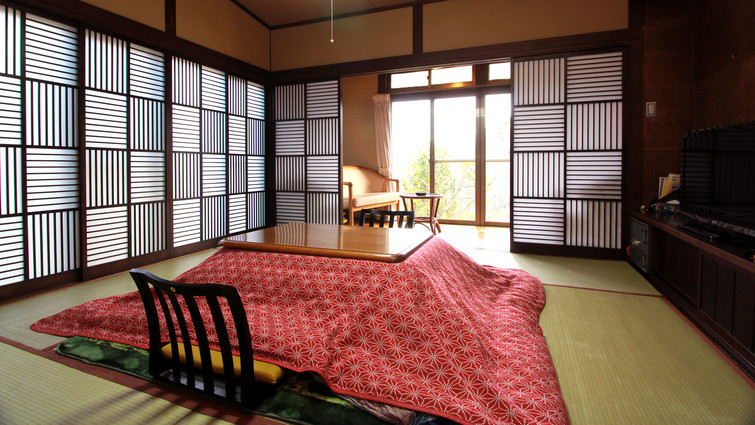 山あいの一軒宿で、温泉と四季の味を堪能4024383