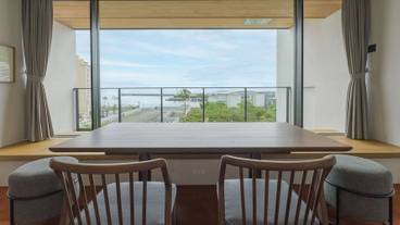 客室内のダイニングエリア / 25