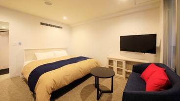 Room / 3