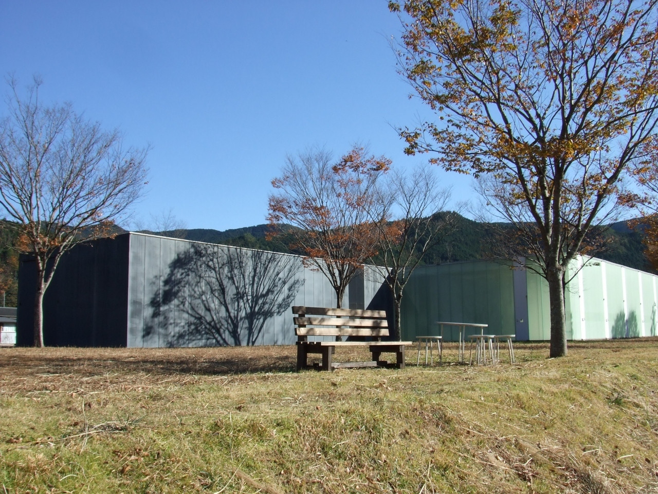 ガラス張りの外観がおしゃれな「熊野古道なかへち美術館」3448355