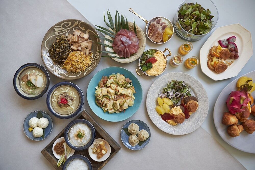 わんぱく心が爆発する豊富な朝食。アメリカンビレッジそば♪3997846