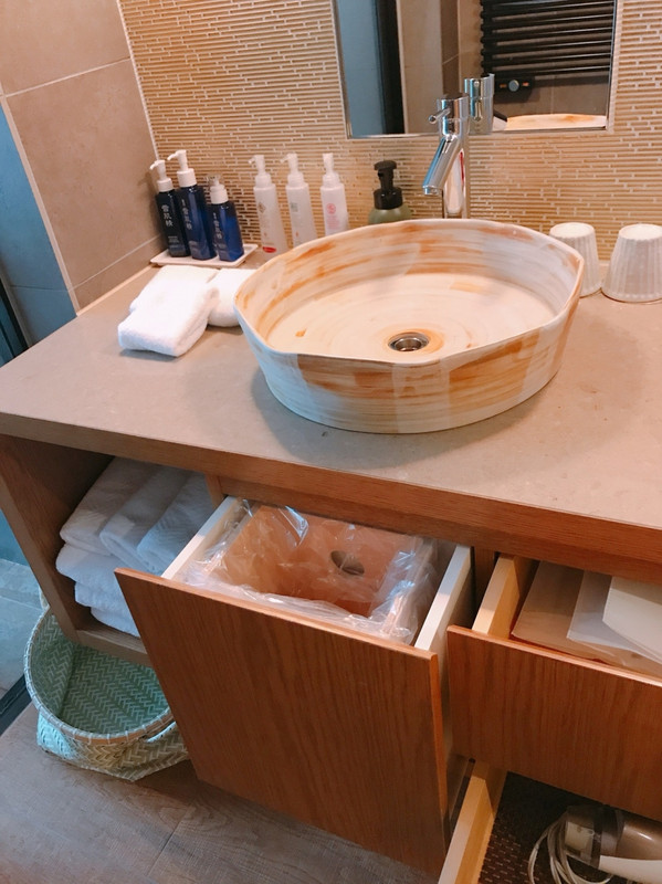 壁ヒーターにタオルを掛けて温められます