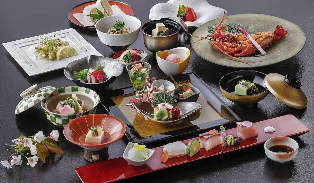 伊勢海老か鮑を選べる
豪華な懐石料理 / 1