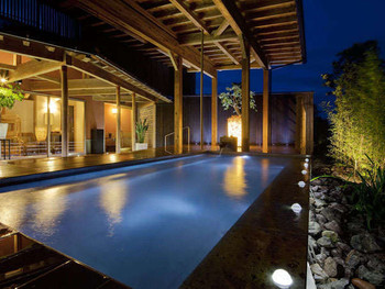 和モダンなラグジュアリー空間3500540