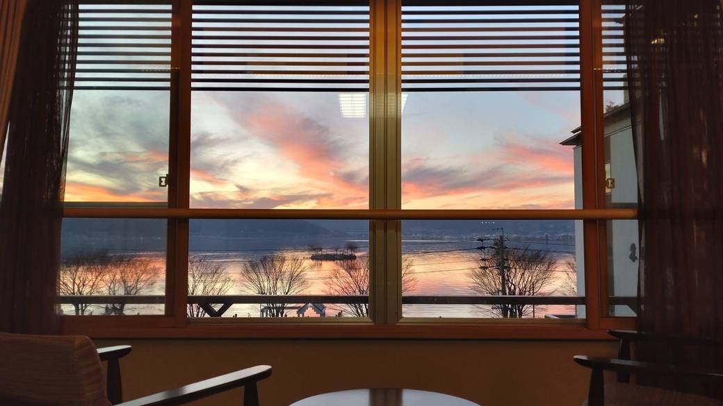 諏訪湖湖畔を散歩
幻想的な夕焼けに感動 / 5