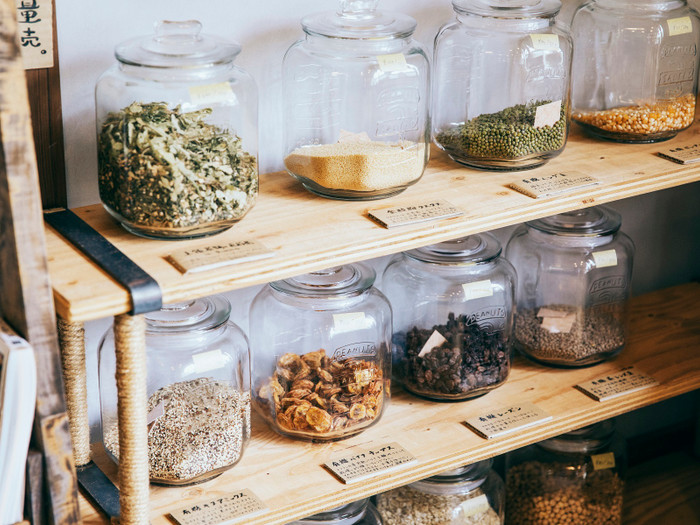 スパイスやドライフルーツなどの量り売りも。有機栽培の素材を使った、身体に優しいラインナップ