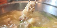 ソウル・東大門の味を新大久保で！鶏の旨みがたっぷりの「コリア タッカンマリ」へ！