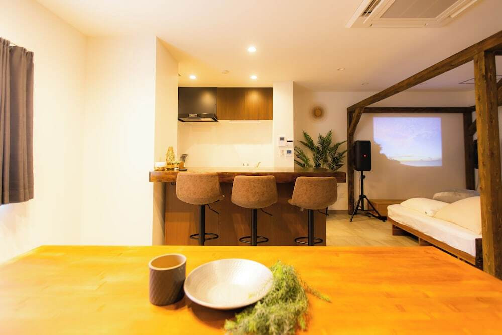 客室内のダイニングエリア